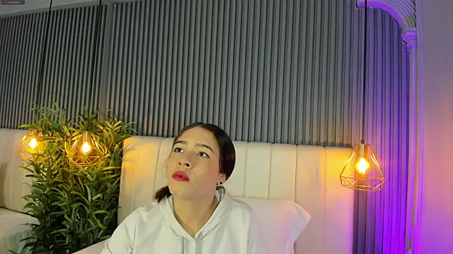 SaraRiley online show from December 13, 10:37 pm