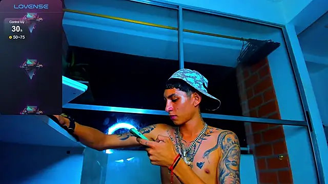 Snapshot of Hardcockboysxxx chatting on January 15, 8:41 am Hardcockboysxxx online show from January 15, 8:41 am