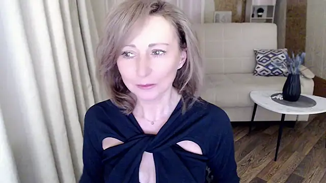Snapshot of HornyMilf_777 chatting on January 17, 5:00 am HornyMilf 777 online show from January 17, 5:00 am