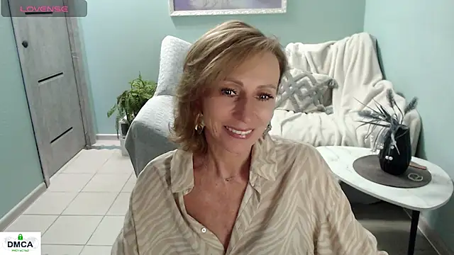 Snapshot of HornyMilf_777 chatting on July 4, 6:41 am HornyMilf 777 online show from July 4, 6:41 am