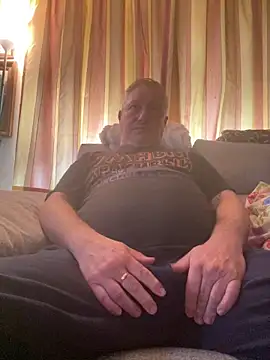 Snapshot of Russirayu chatting on March 1, 8:56 am Russirayu online show from March 1, 8:56 am