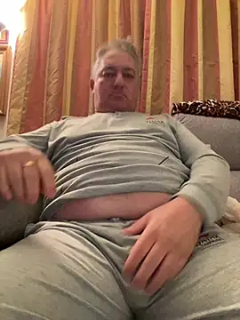 Snapshot of Russirayu chatting on March 16, 11:14 pm Russirayu online show from March 16, 11:14 pm