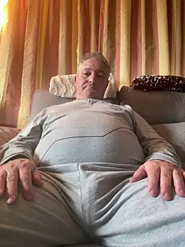 Snapshot of Russirayu chatting on March 20, 5:36 pm Russirayu online show from March 20, 5:36 pm