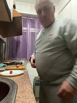 Snapshot of Russirayu chatting on March 22, 7:53 pm Russirayu online show from March 22, 7:53 pm