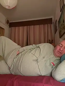 Snapshot of Russirayu chatting on March 22, 10:59 pm Russirayu online show from March 22, 10:59 pm