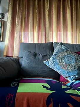 Snapshot of Russirayu chatting on October 13, 6:46 am Russirayu online show from October 13, 6:46 am