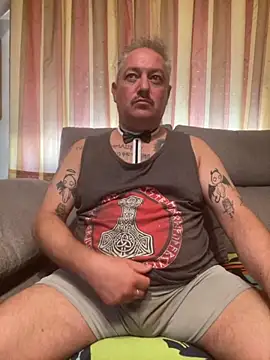 Snapshot of Russirayu chatting on October 27, 4:00 pm Russirayu online show from October 27, 4:00 pm