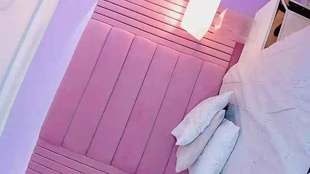 Snapshot of andrea_alvarz chatting on February 7, 8:33 am andrea alvarz online show from February 7, 8:33 am