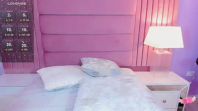 Snapshot of andrea_alvarz chatting on February 15, 8:44 am andrea alvarz online show from February 15, 8:44 am