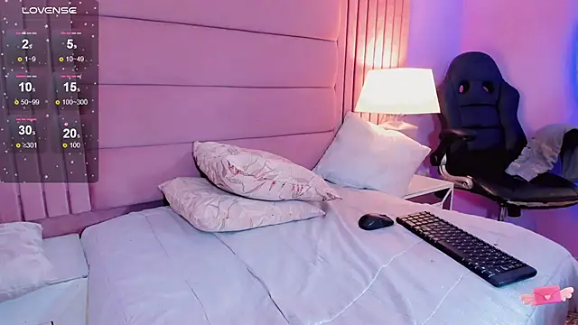 Snapshot of andrea_alvarz chatting on February 22, 11:02 am andrea alvarz online show from February 22, 11:02 am