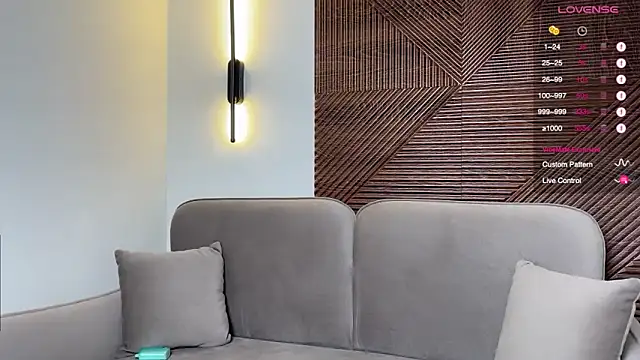 Snapshot of MonikaBos chatting on December 2, 9:43 pm MonikaBos online show from December 2, 9:43 pm