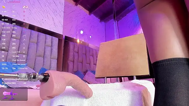 Snapshot of EmmaDuque chatting on February 15, 7:39 pm EmmaDuque online show from February 15, 7:39 pm