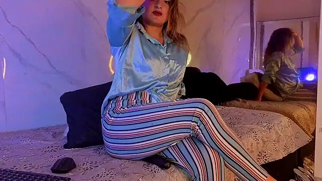 CandyQueenGold online show from April 13, 6:57 pm