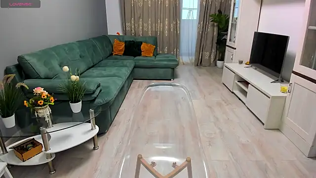 Snapshot of EveEvian chatting on November 28, 11:57 am EveEvian online show from November 28, 11:57 am