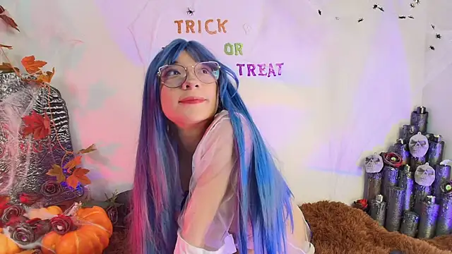 Cloe Leee online show from October 19, 5:19 am