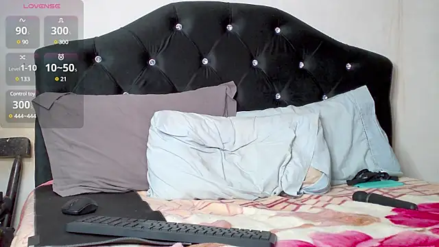 Snapshot of nonawhitemm chatting on February 17, 8:19 am nonawhitemm online show from February 17, 8:19 am