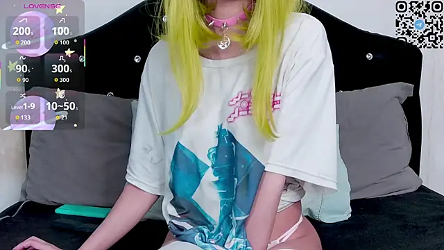 Snapshot of nonawhitemm chatting on October 19, 1:39 am nonawhitemm online show from October 19, 1:39 am