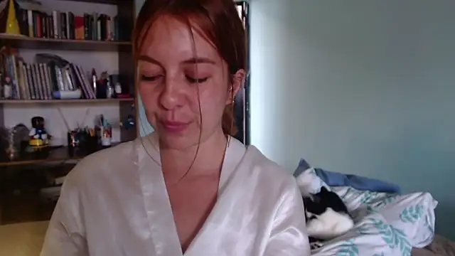 violetapeter 1 online show from May 12, 9:23 pm