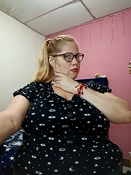 Snapshot of EllisW8 chatting on March 6, 10:26 pm EllisW8 online show from March 6, 10:26 pm