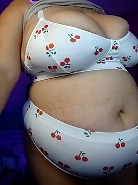 Snapshot of EllisW8 chatting on September 17, 11:23 am EllisW8 online show from September 17, 11:23 am