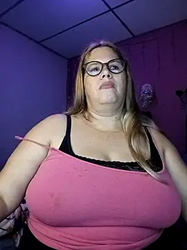 Snapshot of EllisW8 chatting on September 18, 11:34 am EllisW8 online show from September 18, 11:34 am