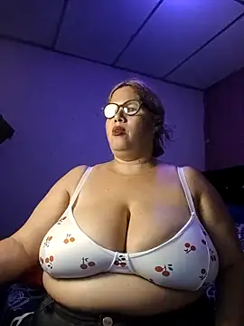 Snapshot of EllisW8 chatting on September 27, 11:10 pm EllisW8 online show from September 27, 11:10 pm