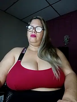 Snapshot of EllisW8 chatting on October 13, 10:37 am EllisW8 online show from October 13, 10:37 am