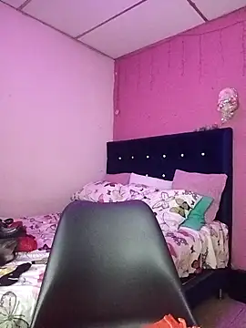 Snapshot of EllisW8 chatting on October 13, 10:43 pm EllisW8 online show from October 13, 10:43 pm