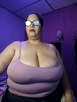 Snapshot of EllisW8 chatting on October 14, 10:49 am EllisW8 online show from October 14, 10:49 am