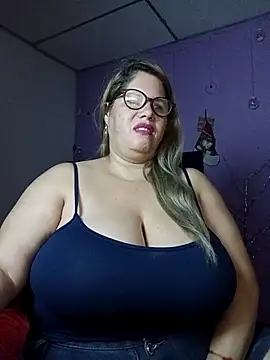 Snapshot of EllisW8 chatting on November 28, 11:13 am EllisW8 online show from November 28, 11:13 am