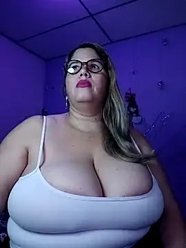 Snapshot of EllisW8 chatting on December 5, 12:03 pm EllisW8 online show from December 5, 12:03 pm