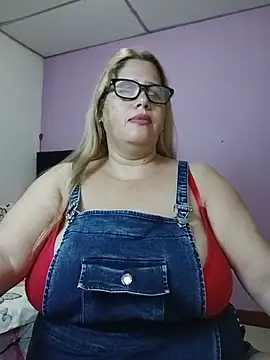 Snapshot of EllisW8 chatting on May 19, 10:32 am EllisW8 online show from May 19, 10:32 am