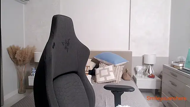 Smileyouarehere online show from September 21, 3:19 am