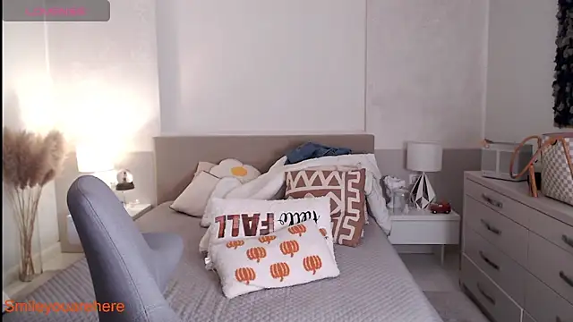 Smileyouarehere online show from April 3, 7:12 pm