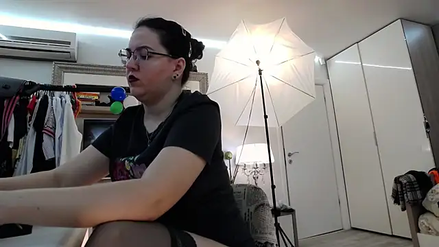 Snapshot of ILoveToFeelU chatting on March 3, 7:17 pm ILoveToFeelU online show from March 3, 7:17 pm