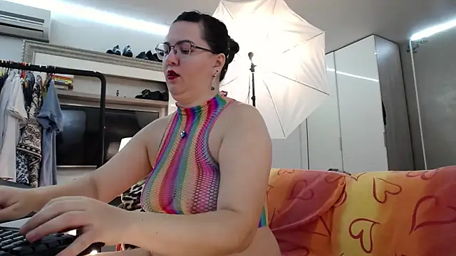 Snapshot of ILoveToFeelU chatting on October 14, 1:50 am ILoveToFeelU online show from October 14, 1:50 am