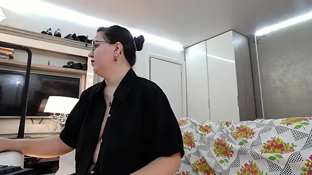 Snapshot of ILoveToFeelU chatting on November 24, 4:29 pm ILoveToFeelU online show from November 24, 4:29 pm