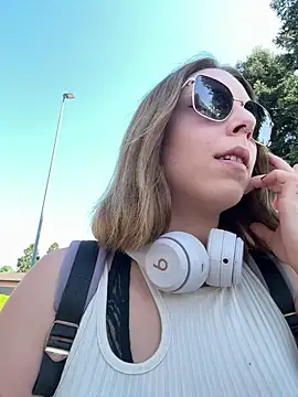 Mia Railey online show from April 24, 2:08 pm