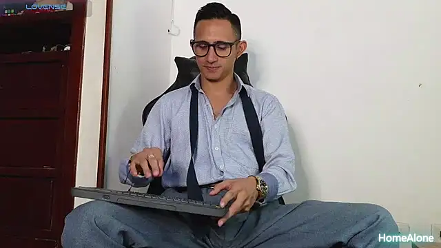 HomeAloneK online show from December 2, 7:53 pm