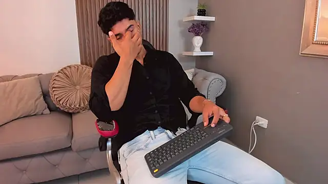 liam collins21 online show from March 1, 12:01 pm