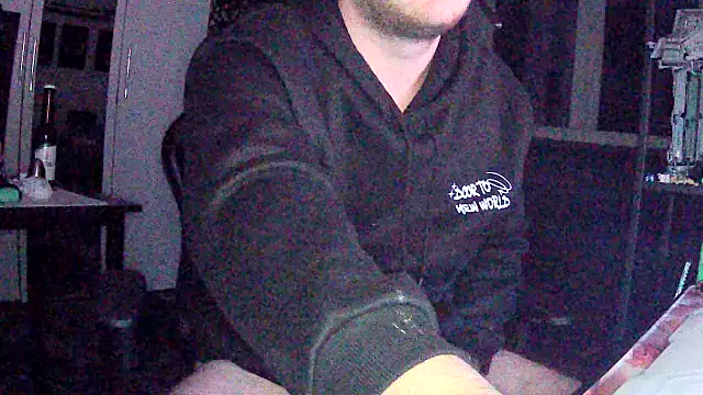 Snapshot of Longcock3345 chatting on October 21, 5:24 pm Longcock3345 online show from October 21, 5:24 pm