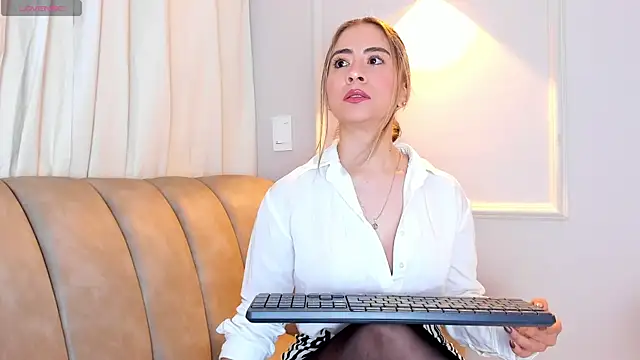 Snapshot of Lia_walton chatting on November 29, 12:19 pm Lia walton online show from November 29, 12:19 pm