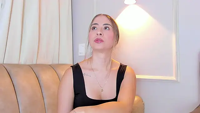 Snapshot of Lia_walton chatting on February 20, 12:16 pm Lia walton online show from February 20, 12:16 pm