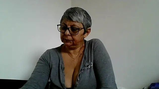 roseblak42 online show from February 2, 12:59 pm