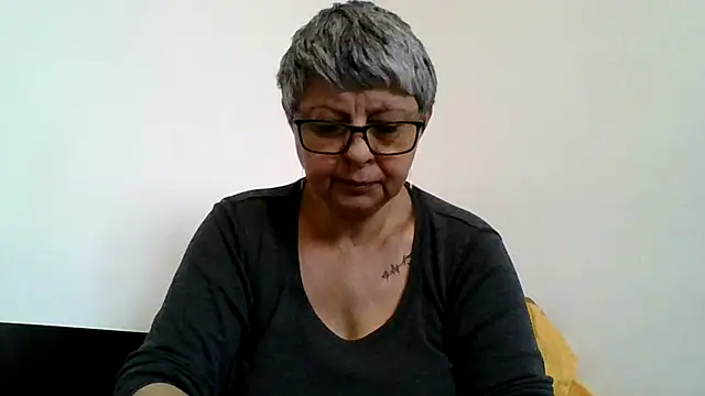 roseblak42 online show from March 22, 7:23 am