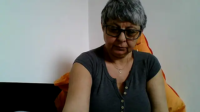 roseblak42 online show from March 31, 10:48 am