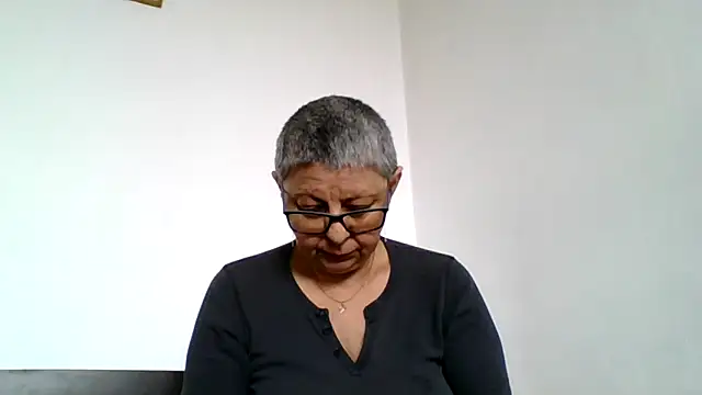 roseblak42 online show from April 22, 10:28 am