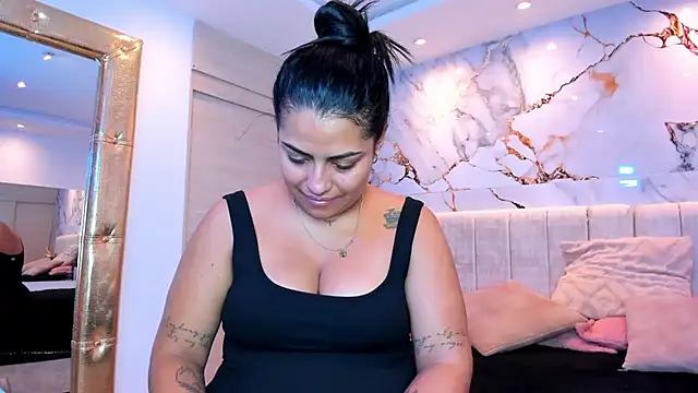 kiana cream online show from April 13, 11:37 am