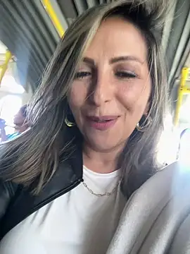  Abril-Office1 online show from December 17, 6:20 pm