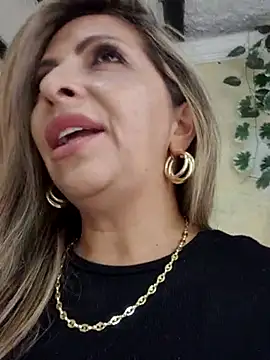  Abril-Office1 online show from February 18, 7:41 pm